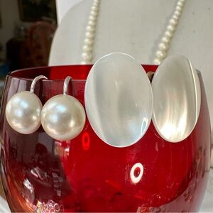 Vintage small white earrings